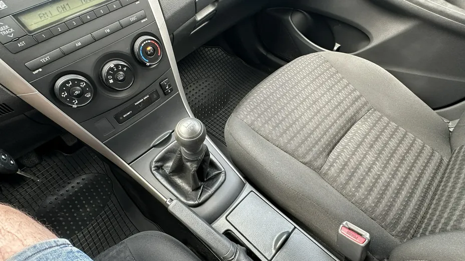 TOYOTA Corolla -