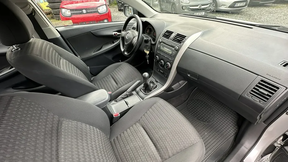 TOYOTA Corolla -