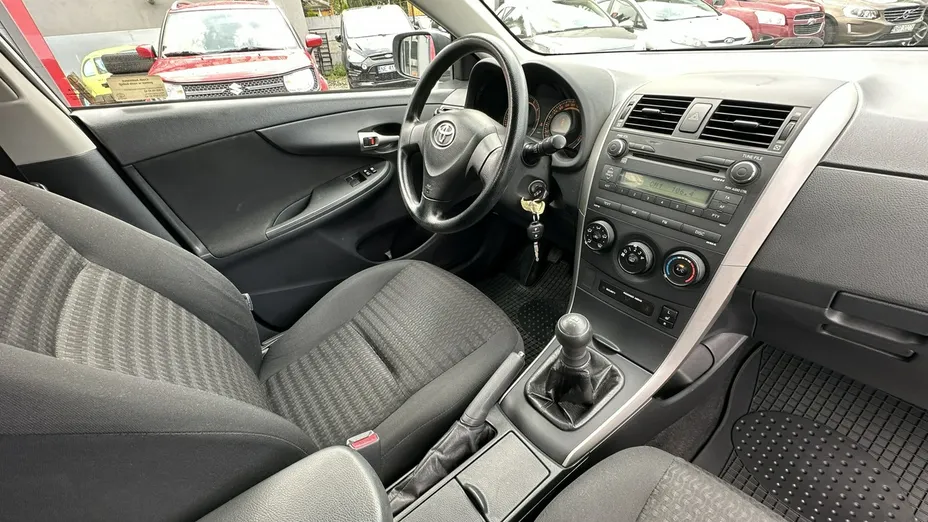 TOYOTA Corolla -