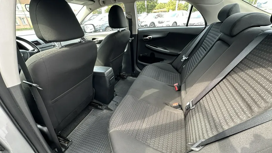 TOYOTA Corolla -