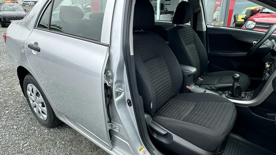 TOYOTA Corolla -