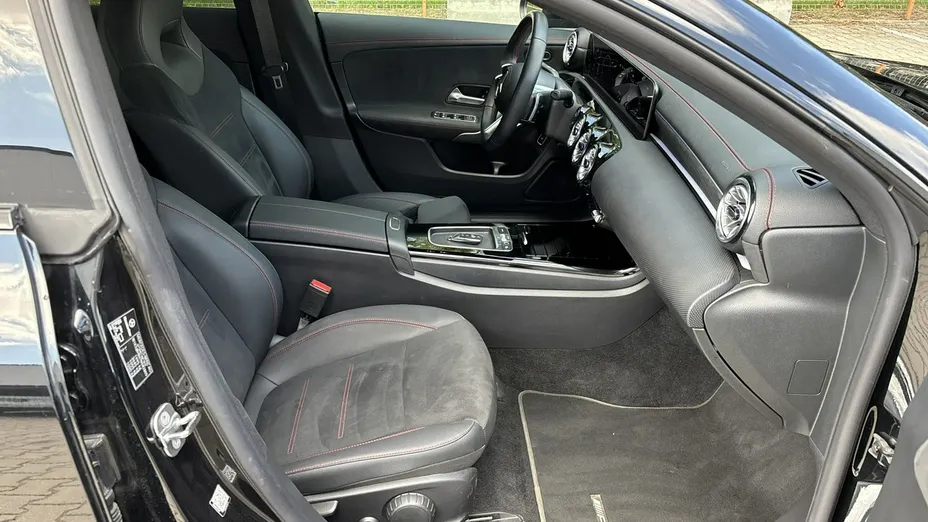 MERCEDES-BENZ CLA -