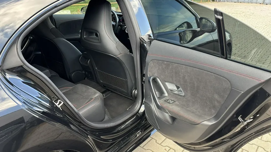 MERCEDES-BENZ CLA -