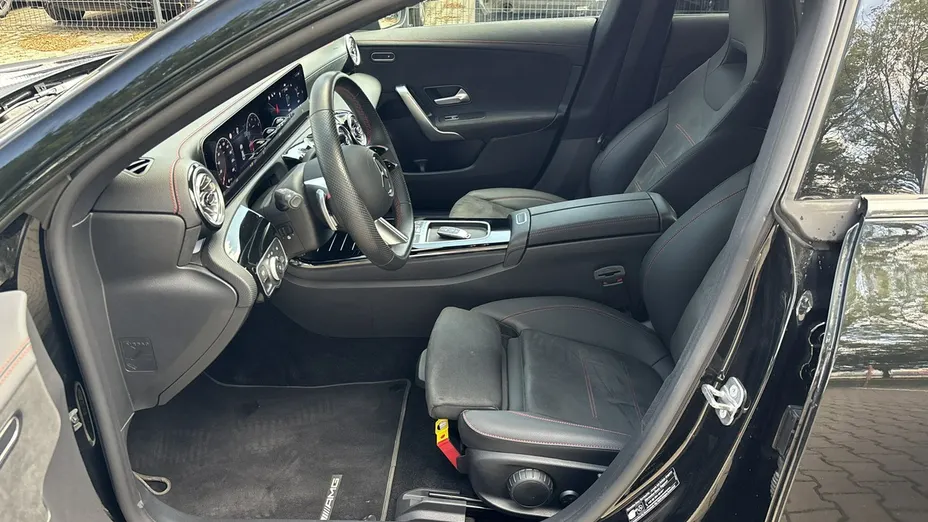 MERCEDES-BENZ CLA -