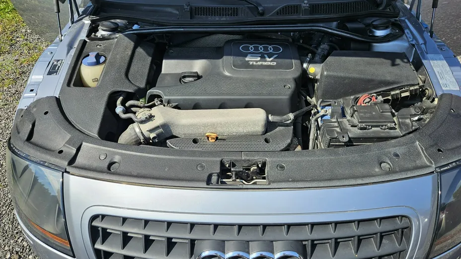 AUDI TT -