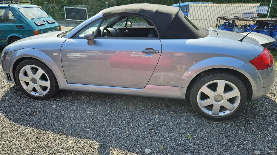 AUDI TT -