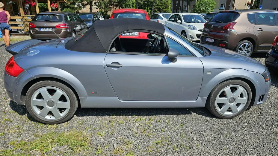 AUDI TT -