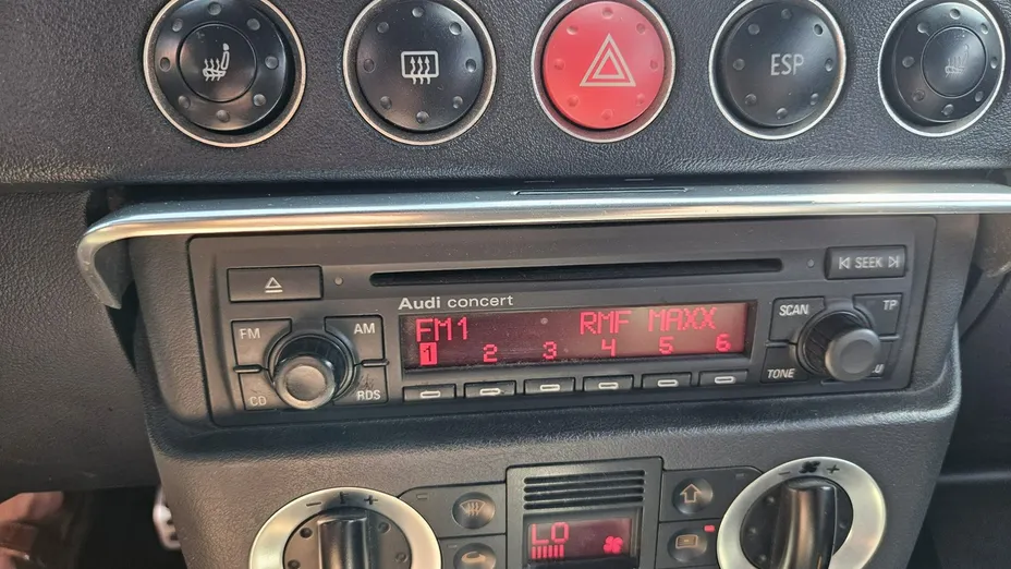 AUDI TT -