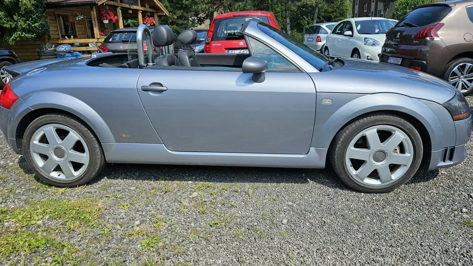 AUDI TT -
