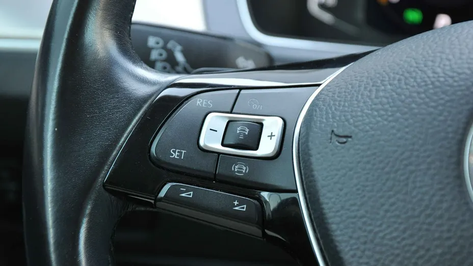 VOLKSWAGEN Arteon -