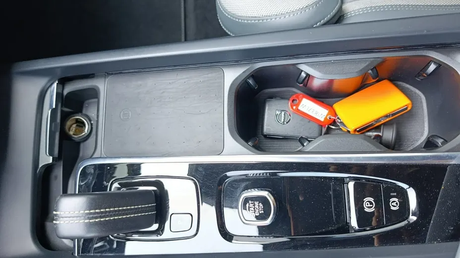 VOLVO XC60 -