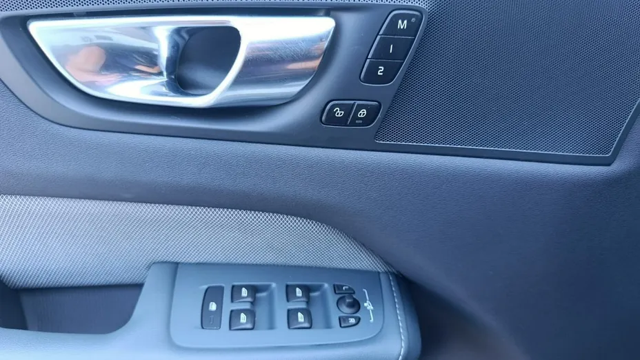 VOLVO XC60 -