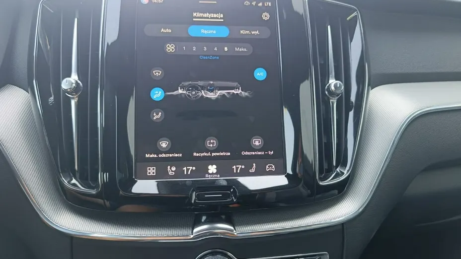 VOLVO XC60 -