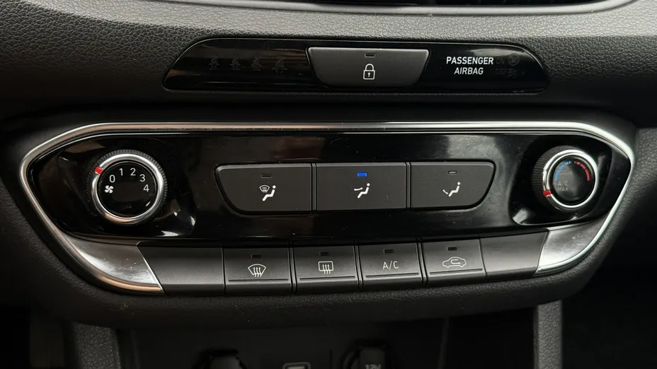 HYUNDAI i30 -