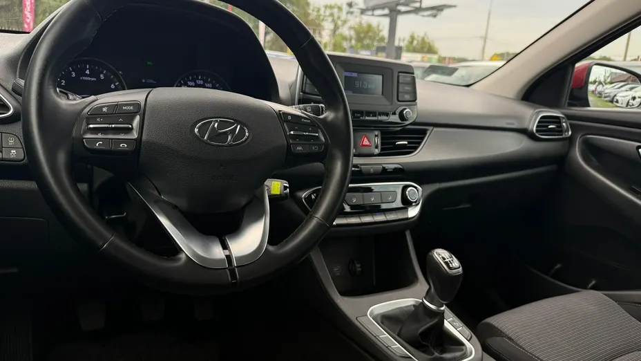 HYUNDAI i30 -