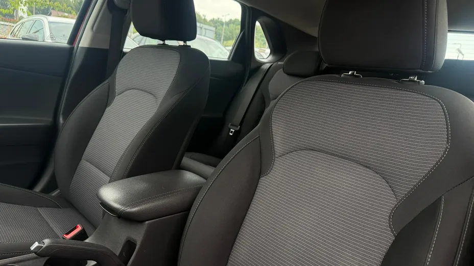 HYUNDAI i30 -