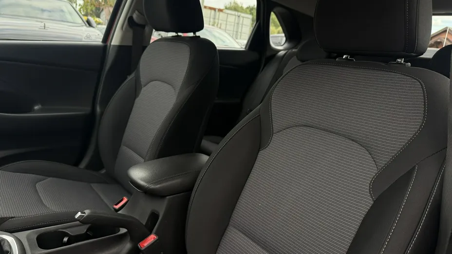 HYUNDAI i30 -
