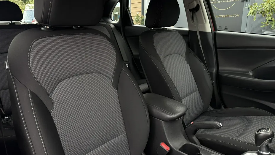 HYUNDAI i30 -