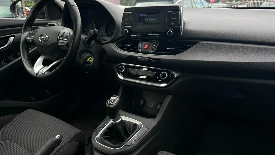 HYUNDAI i30 -