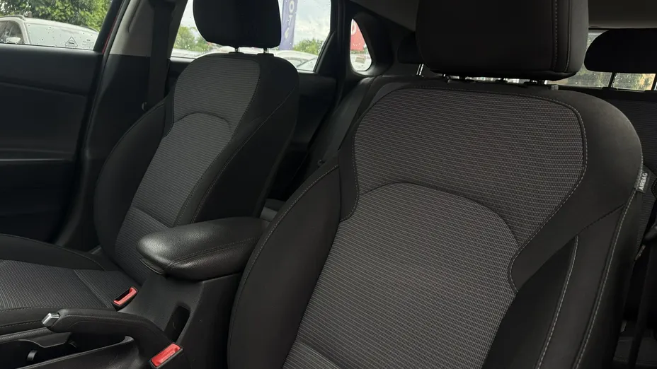 HYUNDAI i30 -