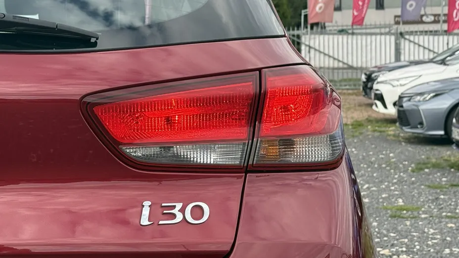 HYUNDAI i30 -