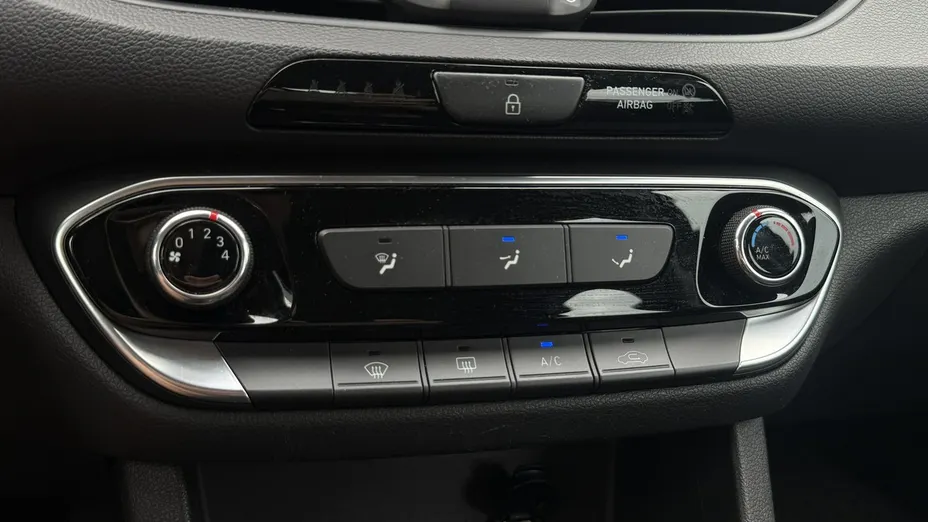 HYUNDAI i30 -