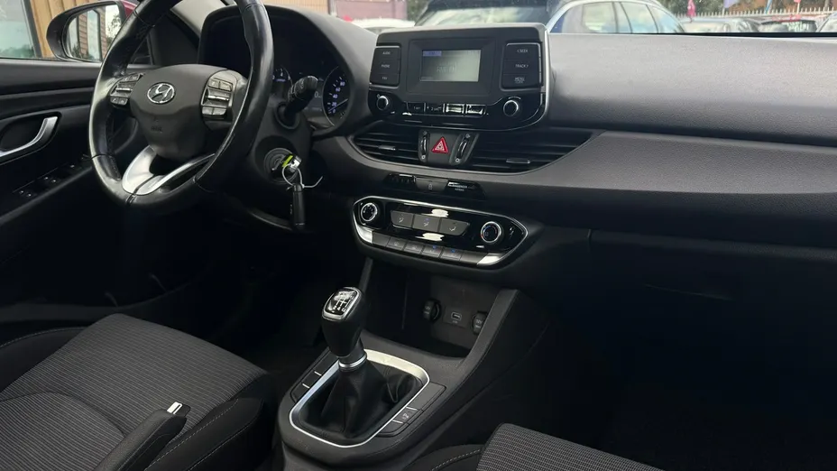 HYUNDAI i30 -