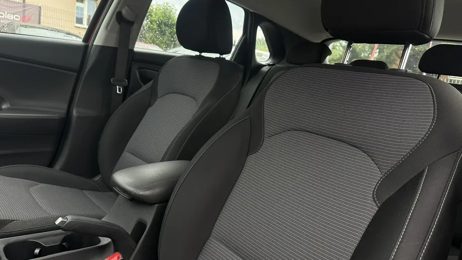 HYUNDAI i30 -