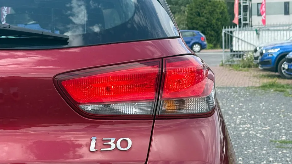 HYUNDAI i30 -