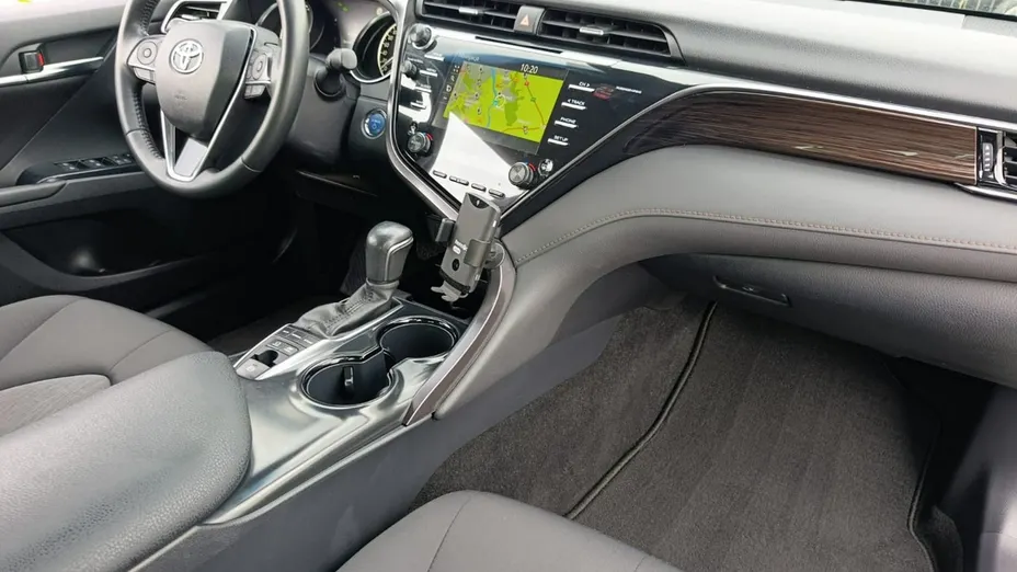 TOYOTA Camry -