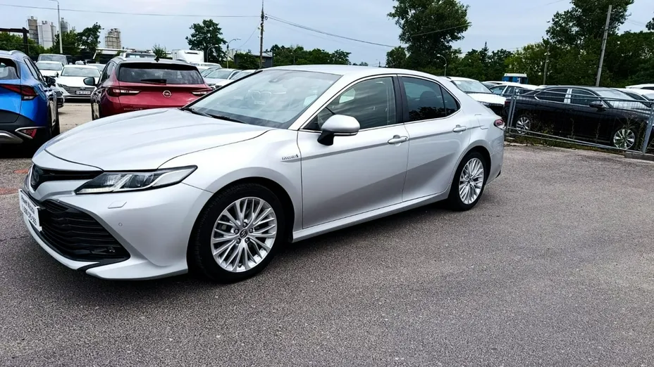 TOYOTA Camry -