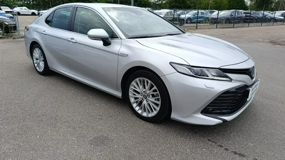 TOYOTA Camry -