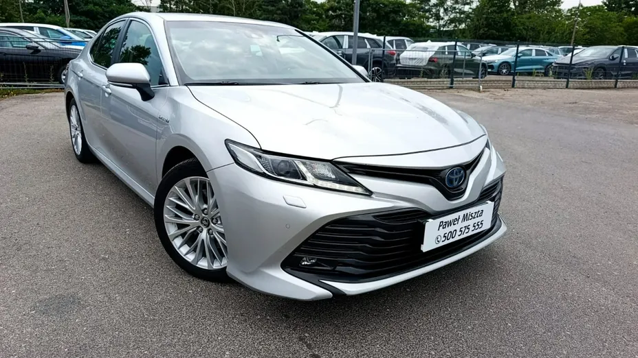 TOYOTA Camry -