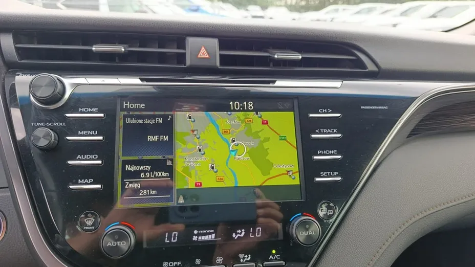 TOYOTA Camry -