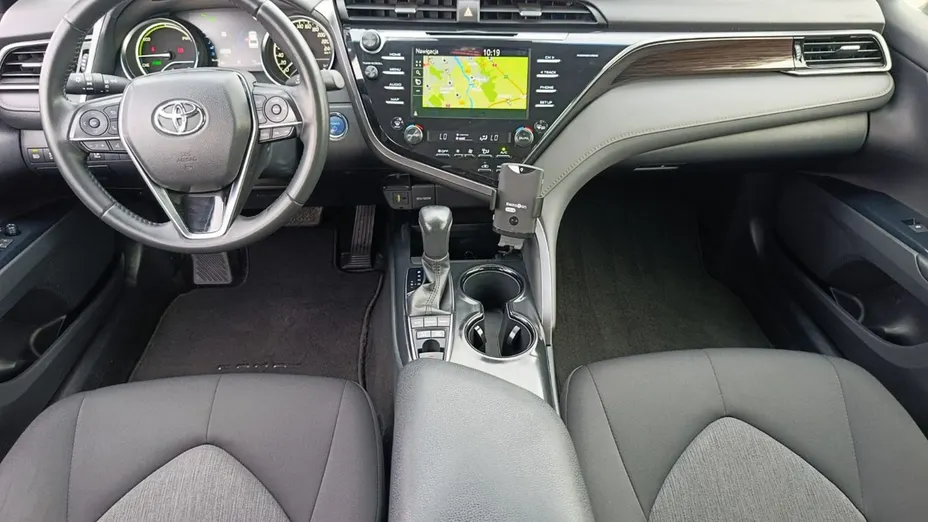 TOYOTA Camry -