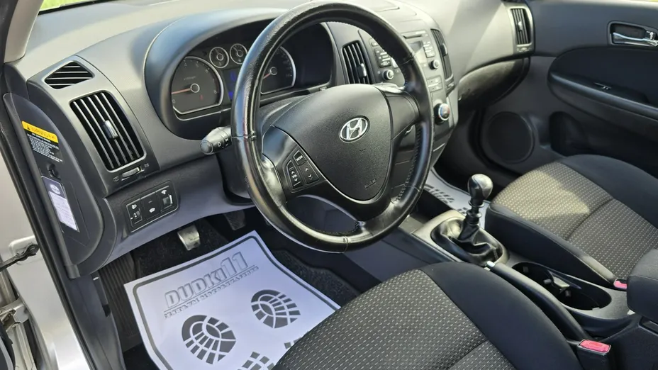 HYUNDAI i30 -