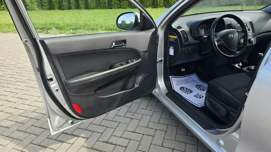 HYUNDAI i30 -