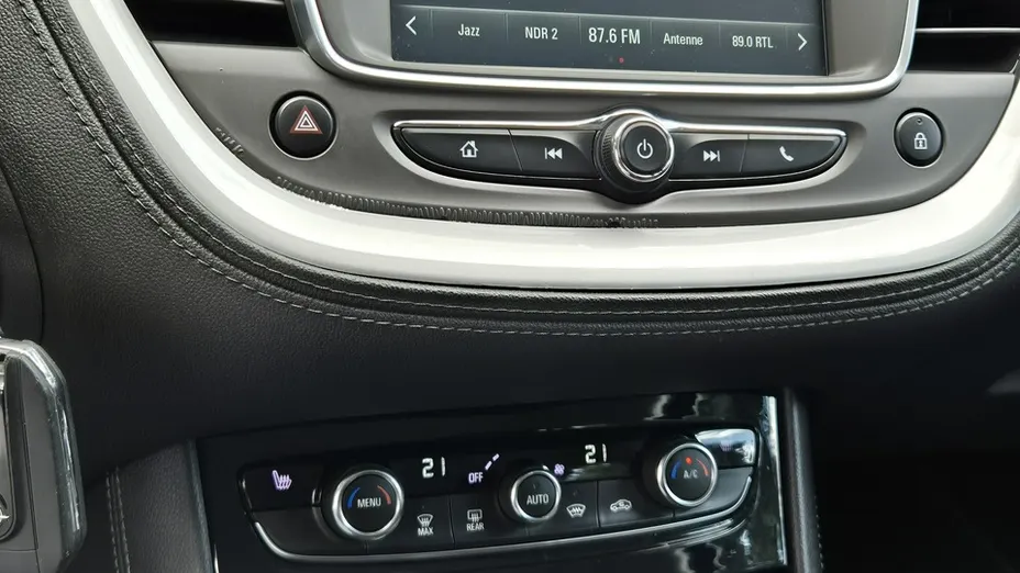 OPEL Grandland X -