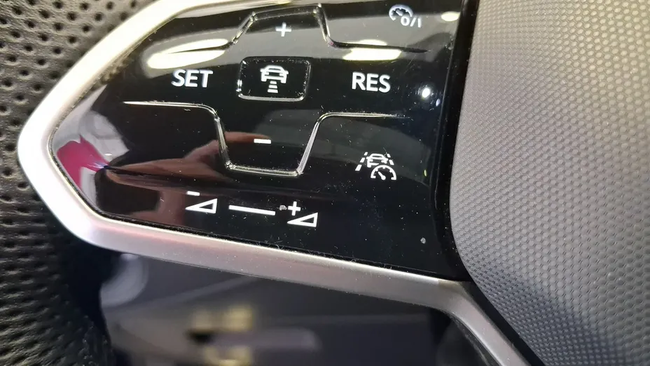 VOLKSWAGEN Tiguan -