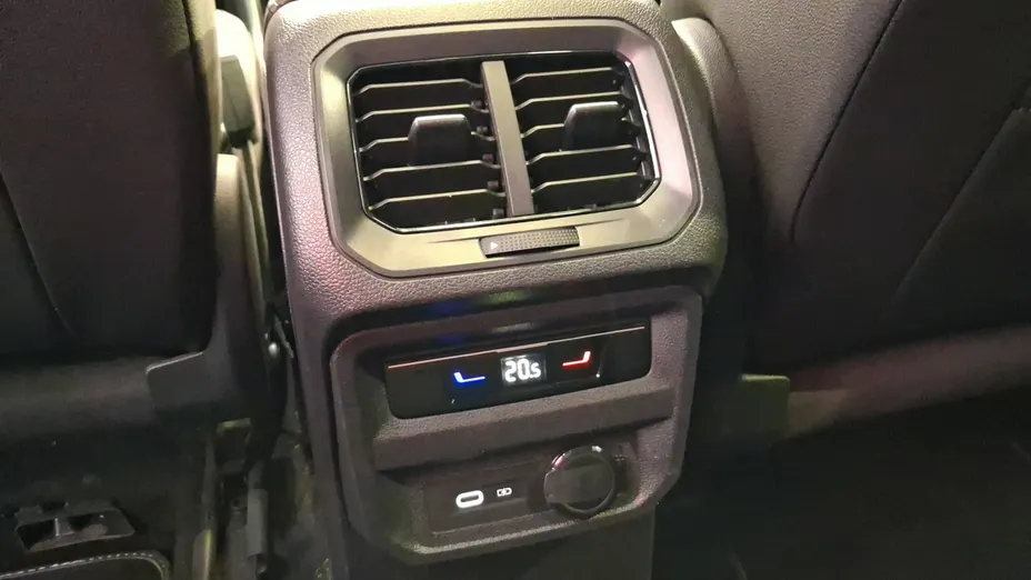 VOLKSWAGEN Tiguan -