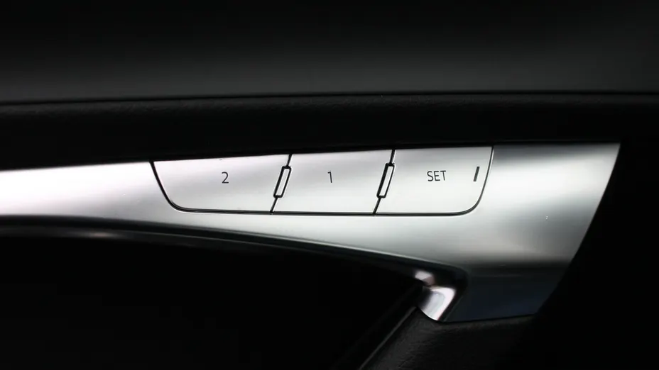 AUDI A6 -
