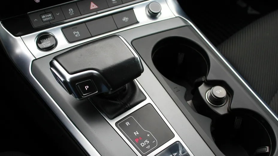 AUDI A6 -