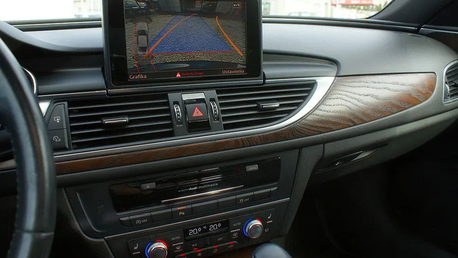 AUDI A6 -