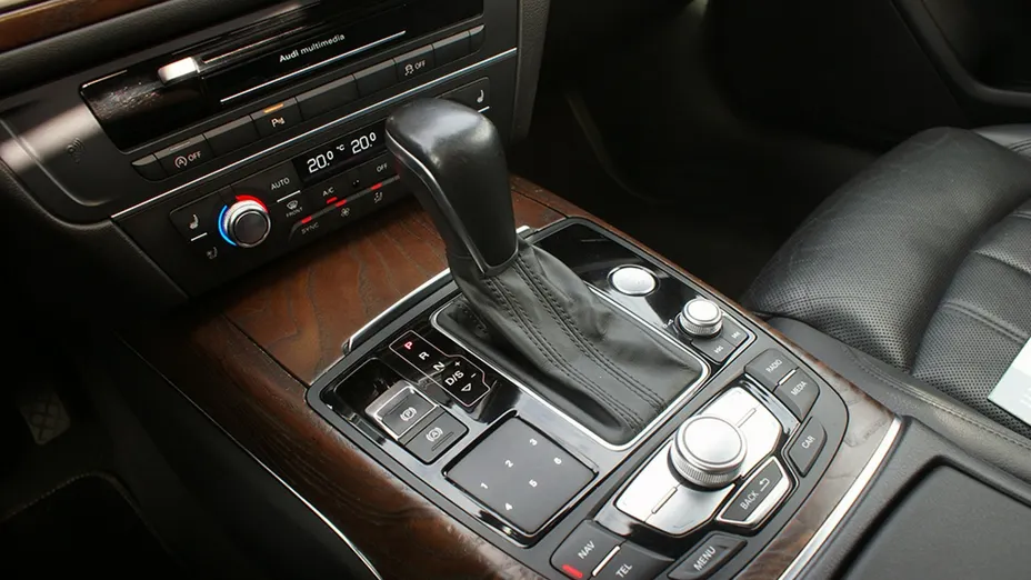 AUDI A6 -