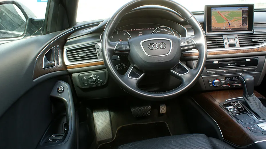 AUDI A6 -