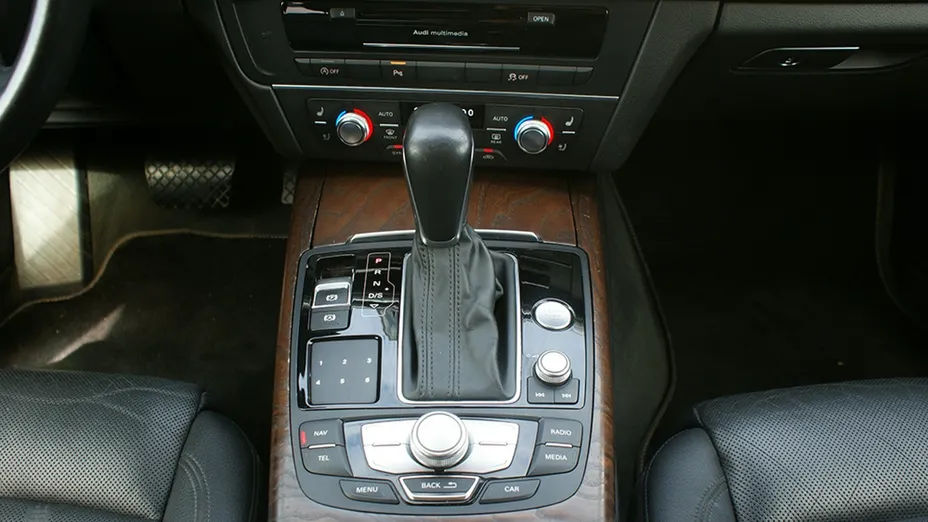 AUDI A6 -