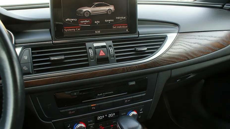AUDI A6 -