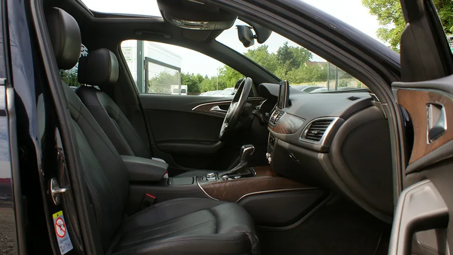 AUDI A6 -