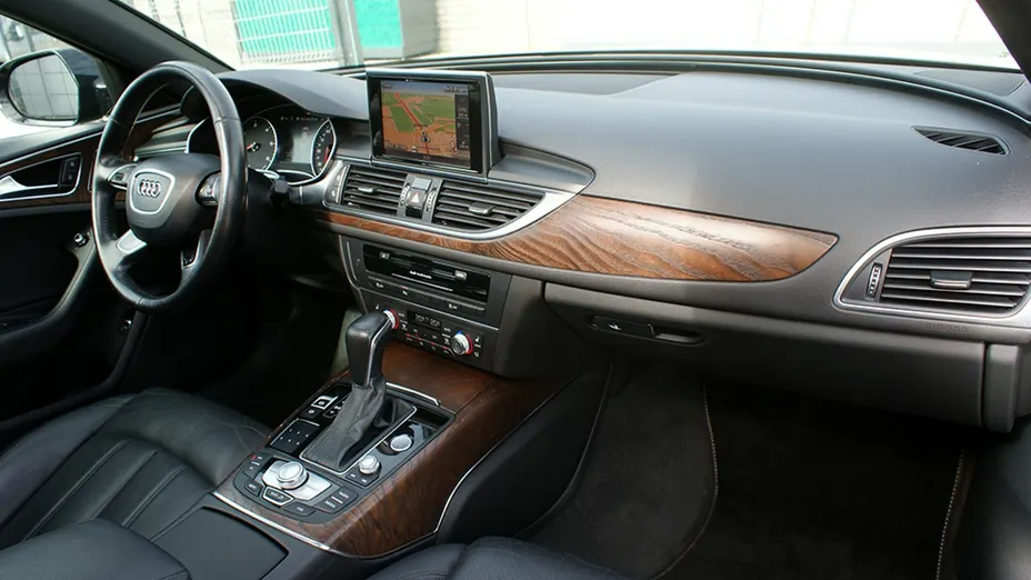 AUDI A6 -