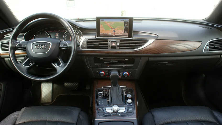 AUDI A6 -